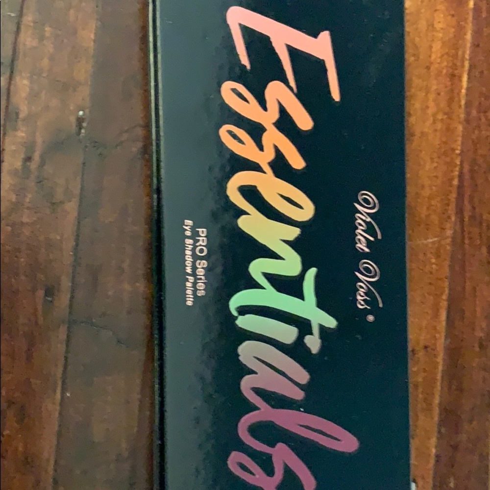 Violet Voss essentials pro series palette